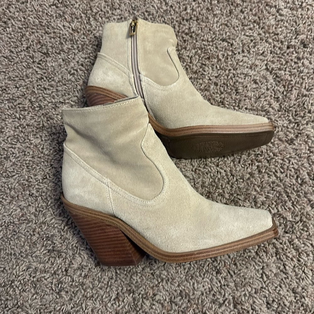 Vince Camuto Amtinda Boots (5.5)